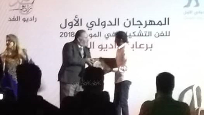 أثناء تكريمه في المهرجان الدولي الأول للفن التشكيلي في كردستان العراق أثناء تكريمه في المهرجان الدولي الأول للفن التشكيلي في كردستان العراق